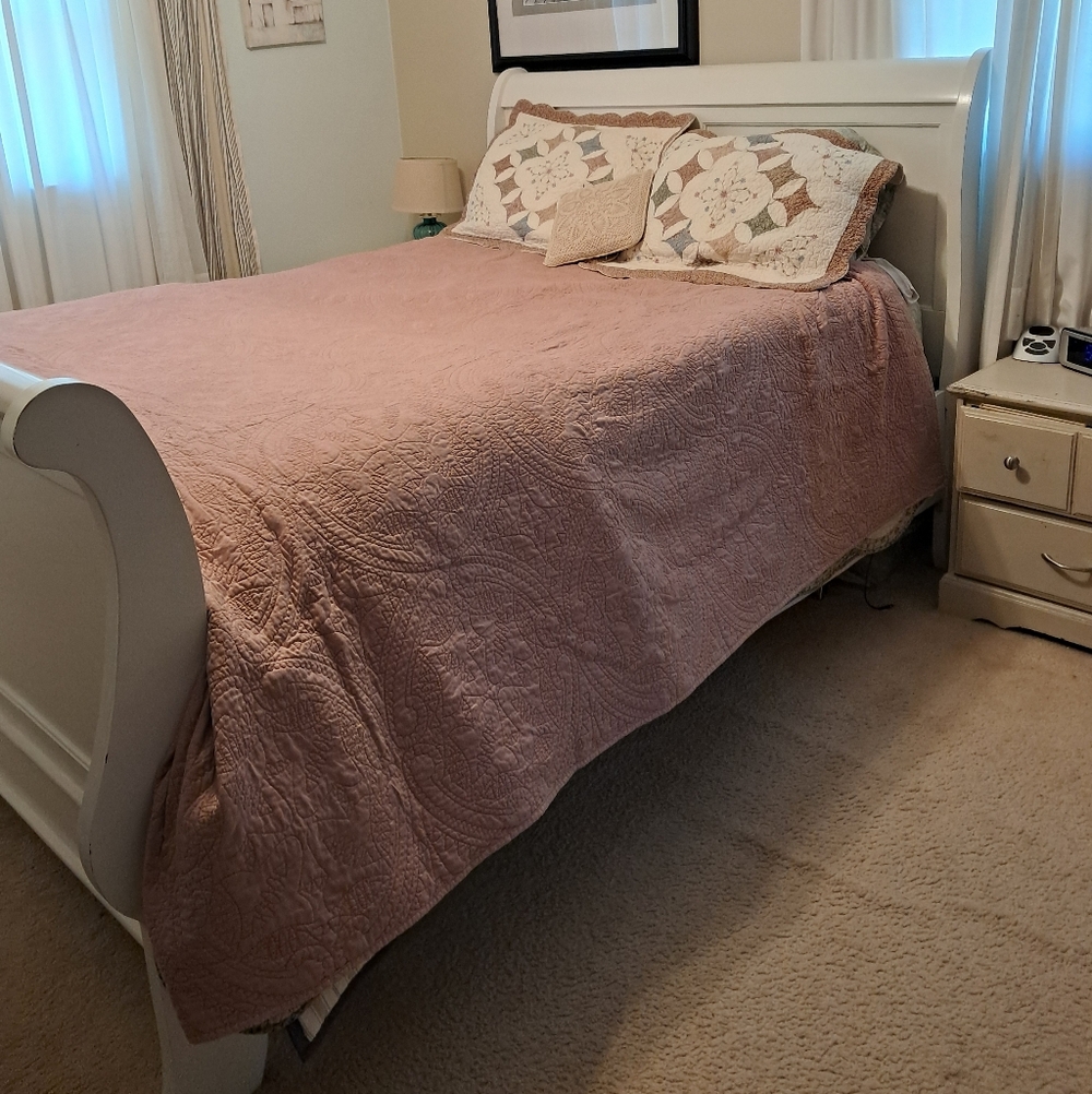 Opalhouse queen quilt 100% cotton Bedspread Dusty Rose 2 Matching Shams
